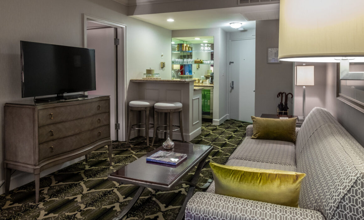 Queen Corner Suite