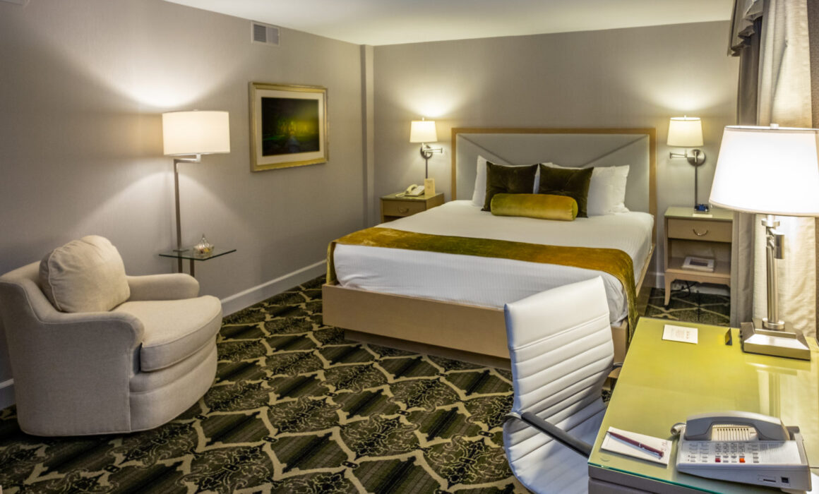 King Front Deluxe Room